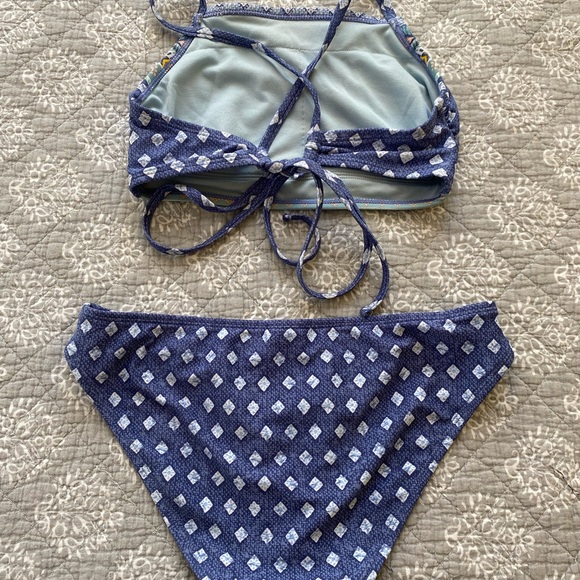 adorable bikini set! - Picture 2 of 2